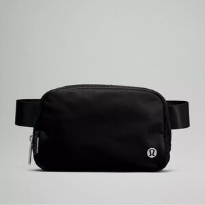 NWT Lululemon Everywhere Belt Bag in Black